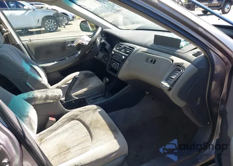 2000 Honda Accord 2.3 Ex from USA, damaged, VIN 1HGCG5651YA087794